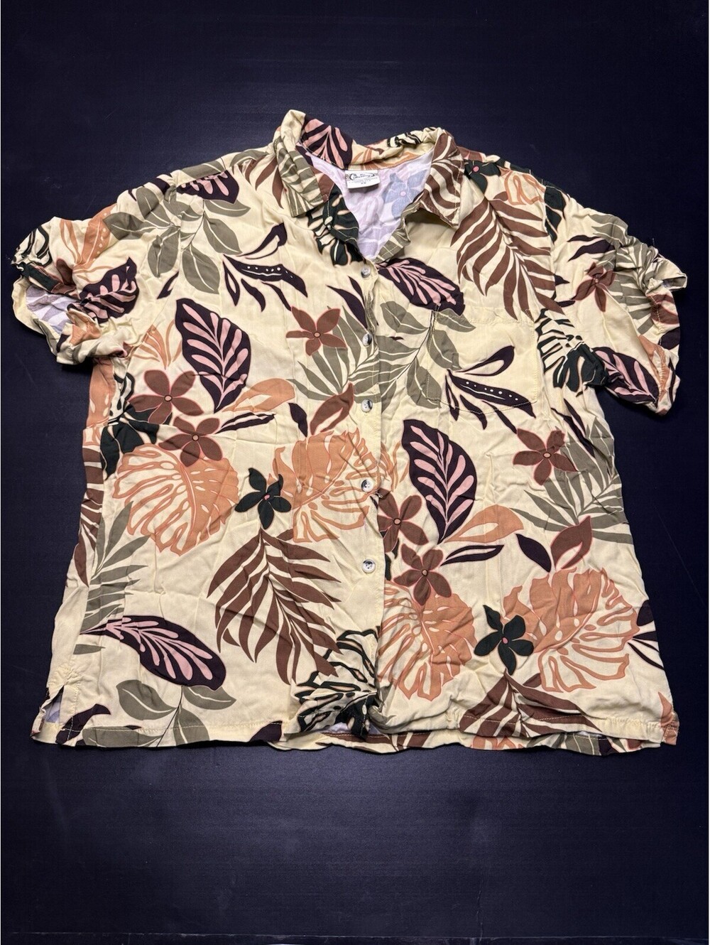 Go Barefoot Trader Joe’s Issued Hawaiian Button Shirt. Women’s Size 2XL